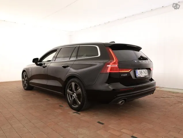 Volvo V60 T6 TwE AWD Momentum aut - Polttoainetoiminen lisälämmitin, Adapt.Vakkari, Koukku, Keyless, LED, Verhoilu: Moritz nahka - J. autoturva - Ilmainen kotiintoimitus Image 3